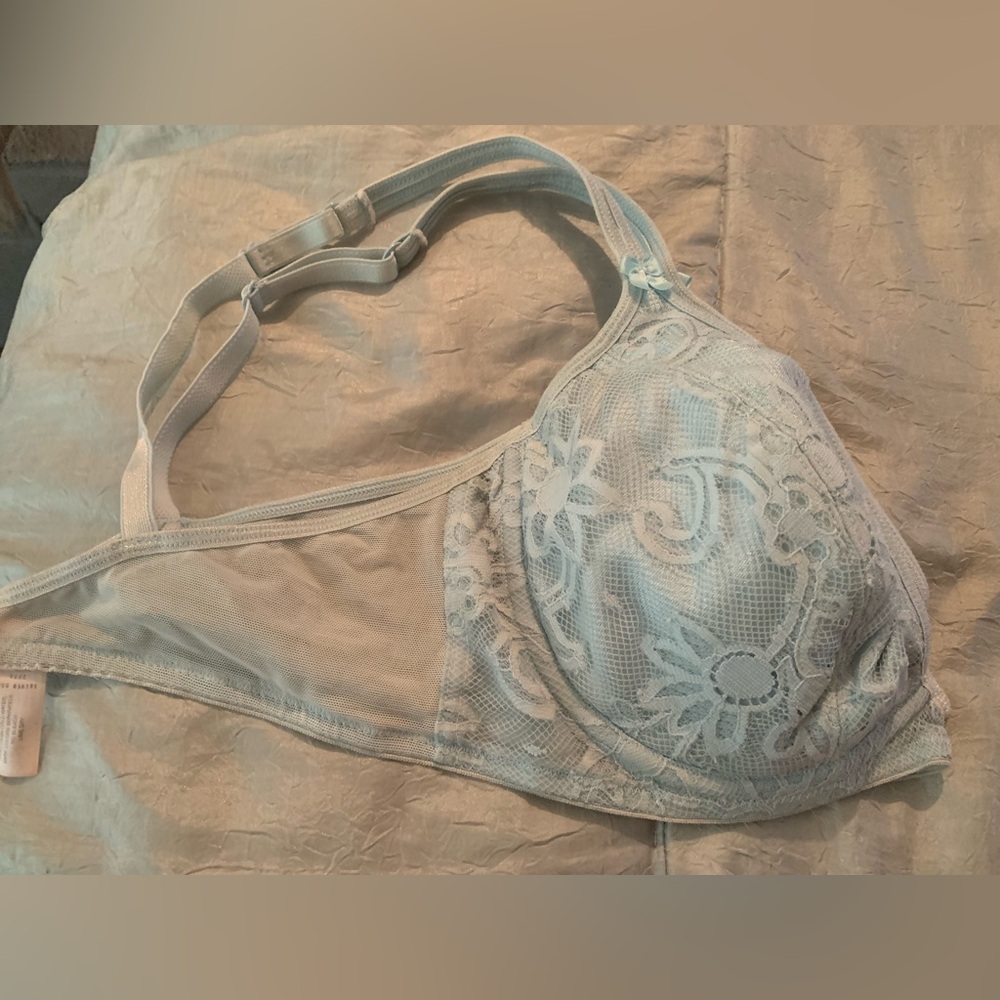 ❤️ 3/$20 - Victoria’s Secret v-neck lace bra 36C